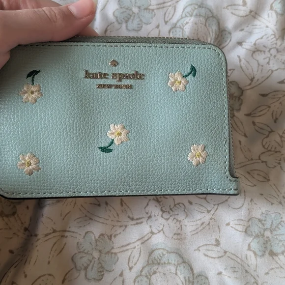 Blue Daisy Kate Spade Purse With Matching Card Holder - Picture 6 of 11